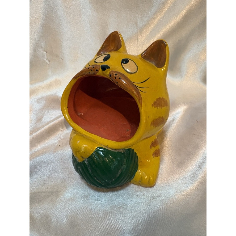Vintage Ceramic Hand Painted Kitty Cat Sponge Holder Kitschy